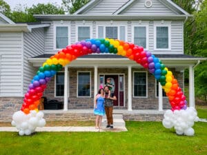 Seven-color spiral balloon arch
