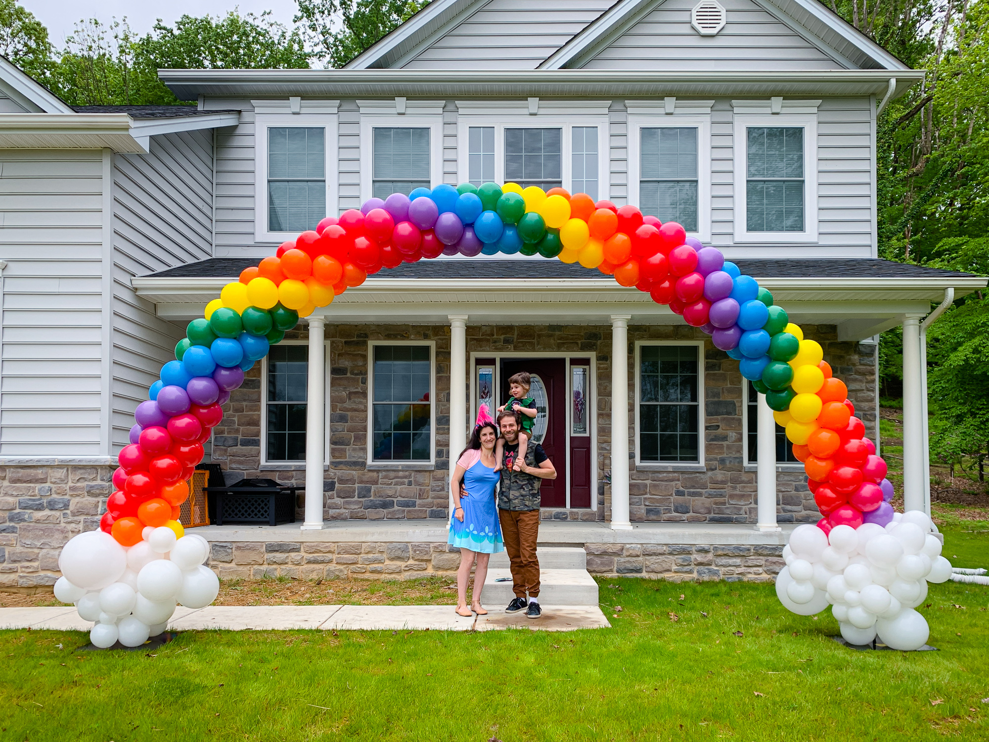Custom-color spiral balloon arch