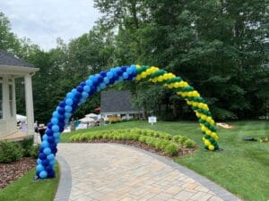 Multicolor spiral balloon arch