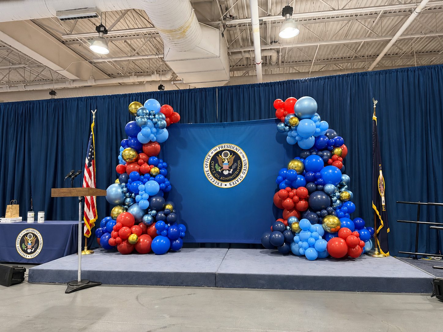 Patriotic podium balloon decor
