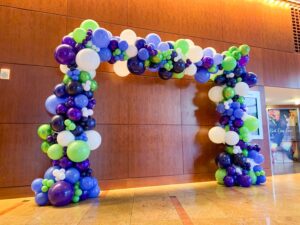 Square flat-top balloon arch with 90-degree corners